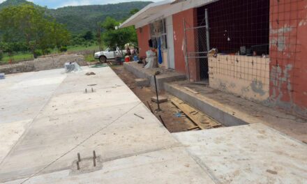 Avanzan mejoras de espacios educativos en Rosamorada