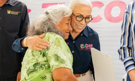 ¡BEATRIZ ESTRADA LLEVA SERVICIOS Y APOYOS A LAS FAMILIAS DE EL AHUACATE!