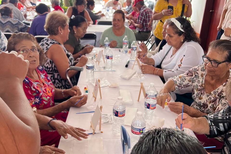 ¡FORTALECEN A LAS FAMILIAS Y PROTEGEN A LAS PERSONAS ADULTAS MAYORES!