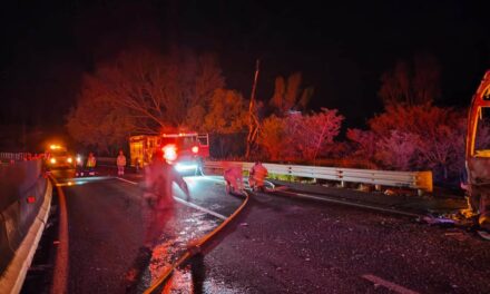 ¡BOMBEROS ESTATALES SOFOCAN INCENDIO DE AUTOBÚS EN LA 15D!
