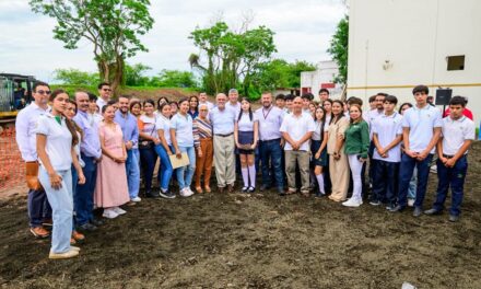 Miguel Ángel Navarro y Beatriz Estrada inician la construcción de la Universidad Nacional Rosario Castellanos en Tuxpan