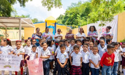 BEATRIZ ESTRADA ENTREGA JUEGOS INFANTILES INCLUSIVOS EN PREESCOLAR DE JALCOCOTÁN