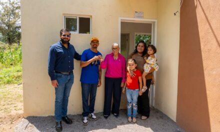 ¡BEATRIZ ESTRADA ENTREGA NUEVA VIVIENDA A FAMILIA AFECTADA!