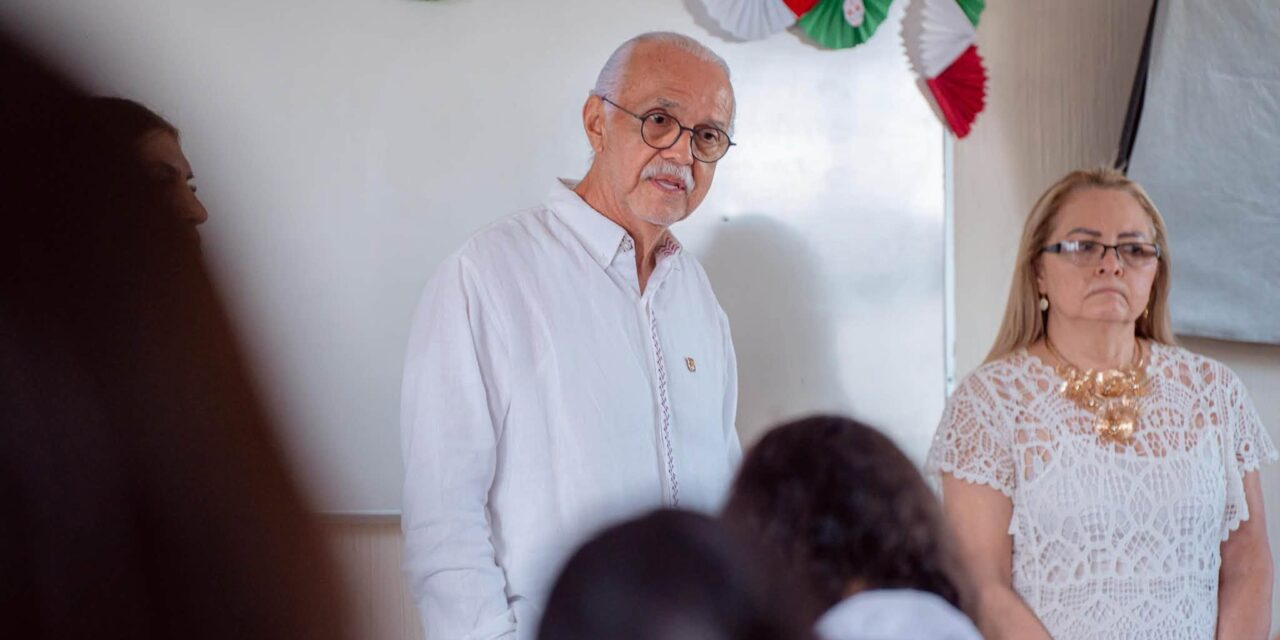 MIGUEL ÁNGEL NAVARRO ESCUCHA A ESTUDIANTES Y DOCENTES DE XALISCO