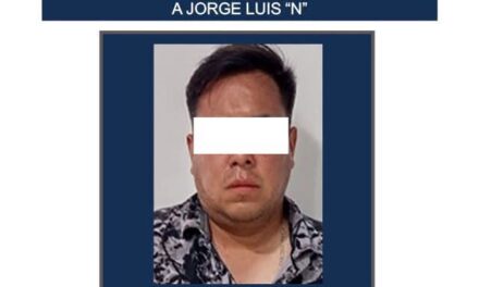 ¡POLICÍA ESTATAL ASEGURA A DOS PERSONAS EN COMPOSTELA!
