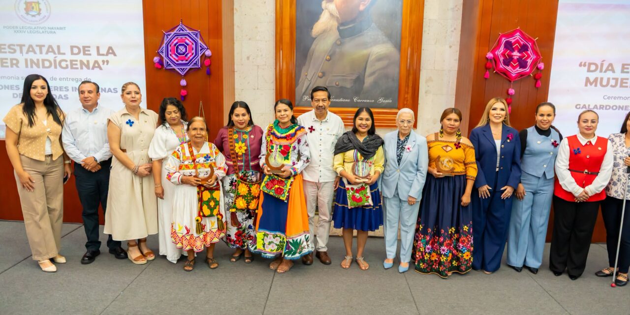 ¡BEATRIZ ESTRADA RECONOCE A MUJERES INDÍGENAS DE NAYARIT!