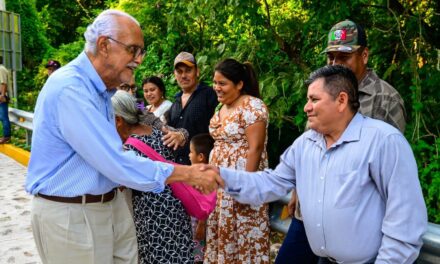NAVARRO QUINTERO Y BEATRIZ ESTRADA ENTREGAN PUENTE Y ANUNCIAN NUEVAS OBRAS EN ROSAMORADA