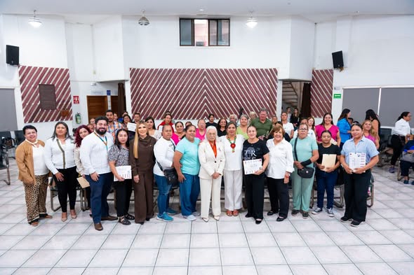 BEATRIZ ESTRADA ENTREGA 35 CRÉDITOS SIN INTERESES PARA IMPULSAR NEGOCIOS DE MUJERES