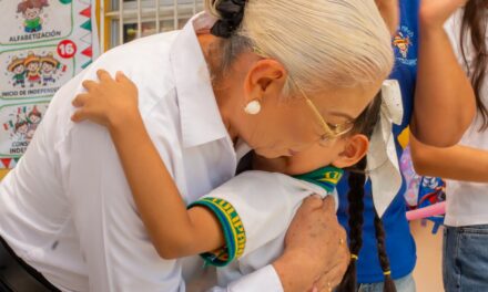 BEATRIZ ESTRADA LLEVA JUEGOS Y ALEGRÍA A NIÑAS Y NIÑOS DE TEPIC